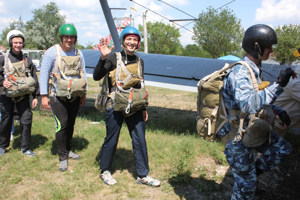 Самостоятельные прыжки с парашютом в Азовском аэроклубе